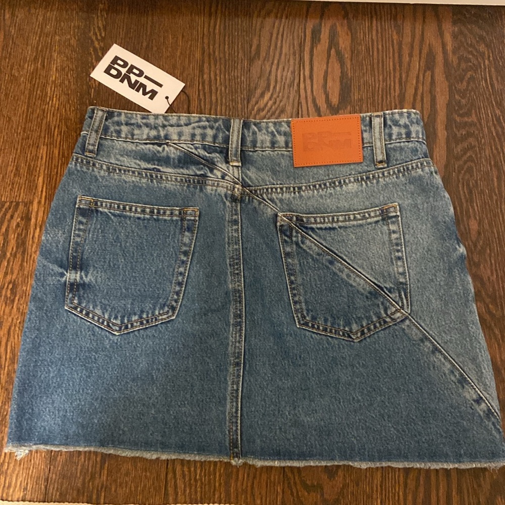 Size 4 Princess Polly mini denim skirt - Picture 2 of 3
